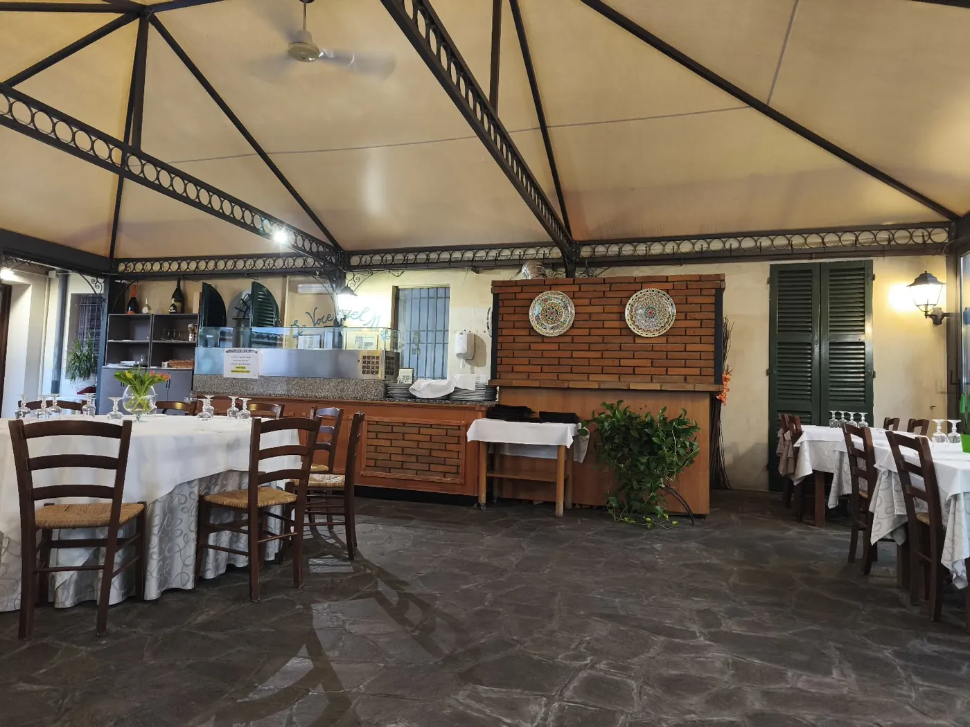 Ingresso e atmosfera del ristorante