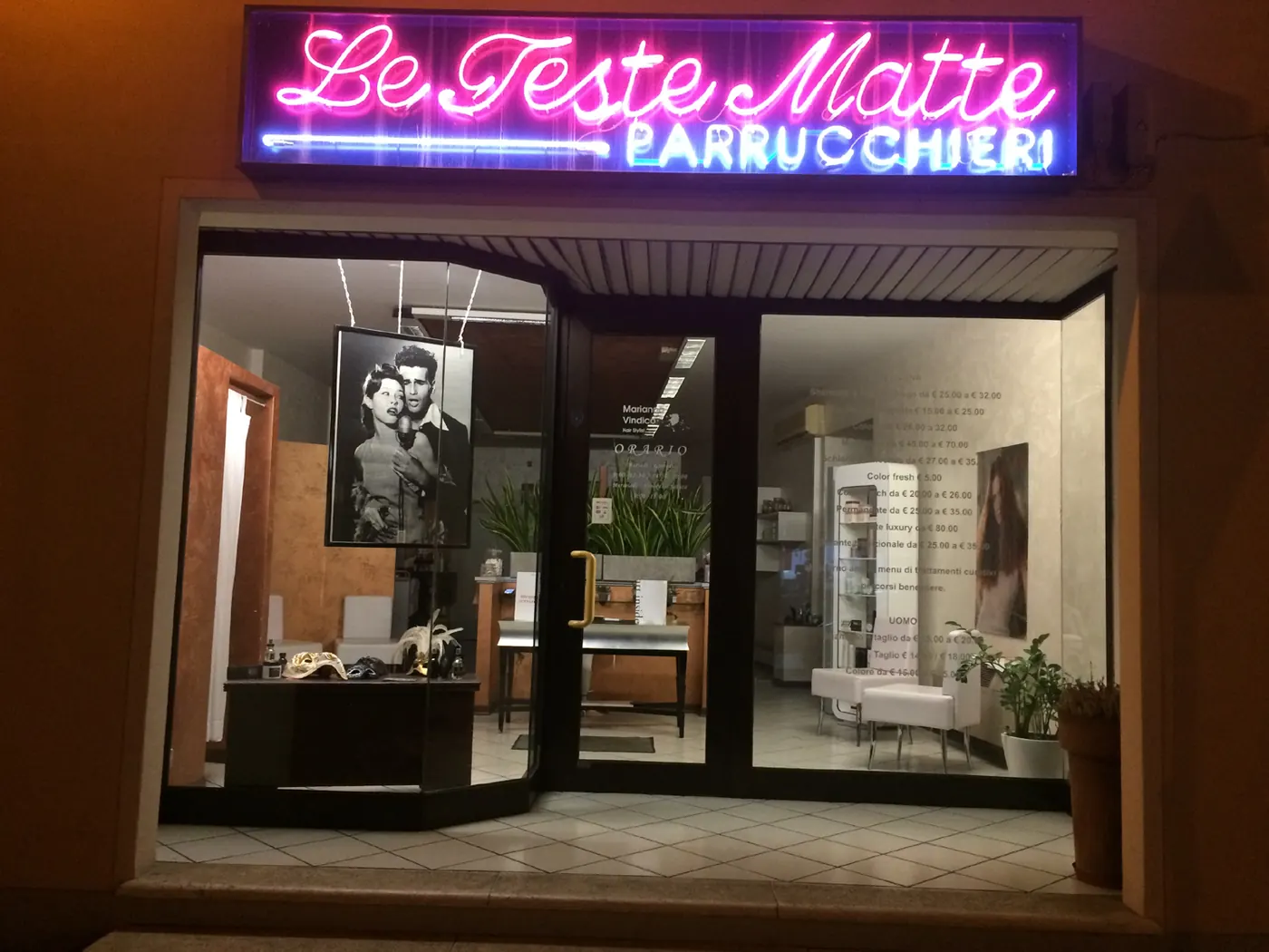 Dettaglio del lavoro in salone Marianna Vindico