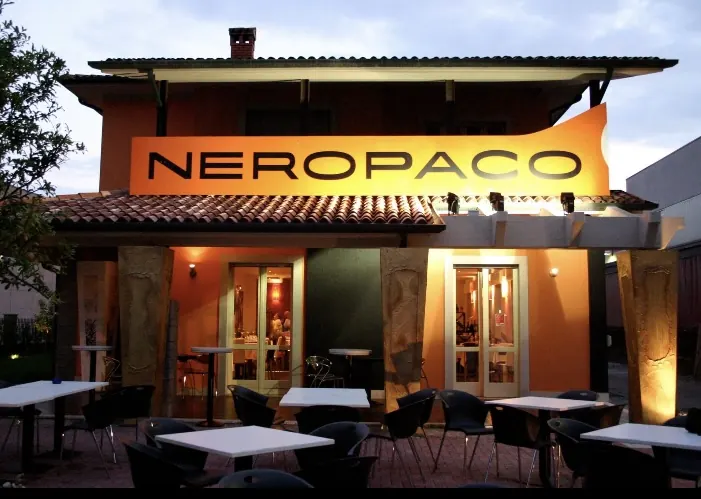 Sala interna del ristorante Neropaco in Villa a Ponte San Marco